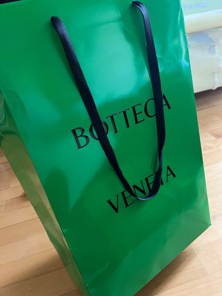 Bottega Veneta - Caja y bolsa verde