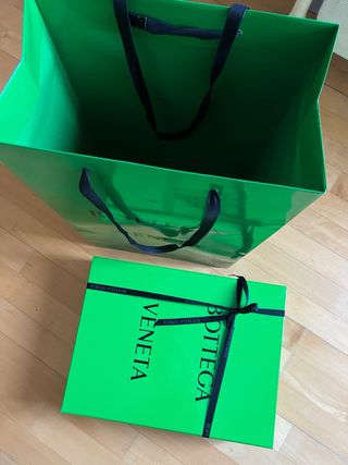 Bottega Veneta - Caja y bolsa verde