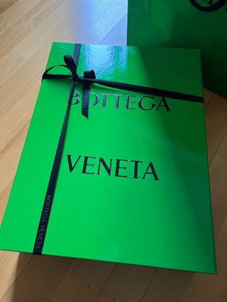 Bottega Veneta - Caja y bolsa verde