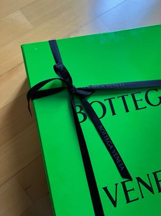Bottega Veneta - Caja y bolsa verde
