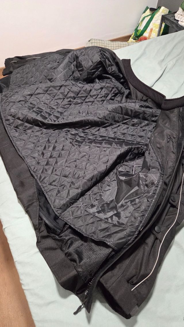 Chaqueta moto negra marca ROYNER