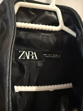 Cazadora negra Zara