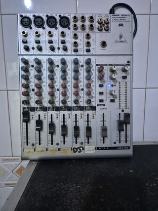 Mesa mezclas Behringer Xenyx 802 