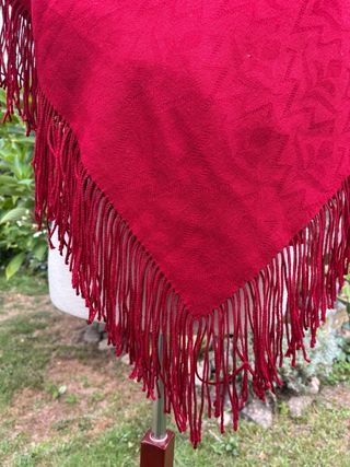 Mantón lana rojo antiguo