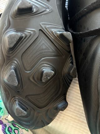 Botas fútbol marca Adidas - 43 1/2 color negro