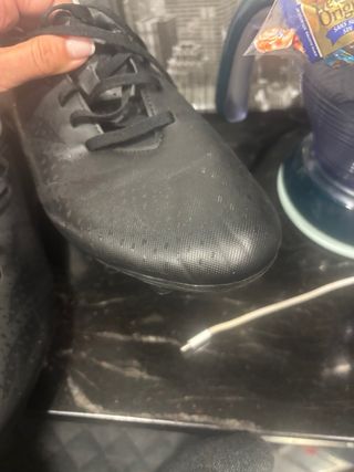 Botas fútbol marca Adidas - 43 1/2 color negro