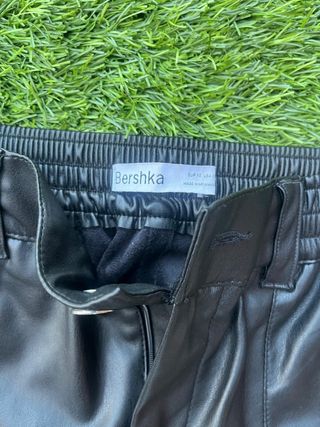 Pantalones Bershka polipiel negros