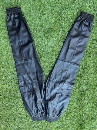 Pantalones Bershka polipiel negros