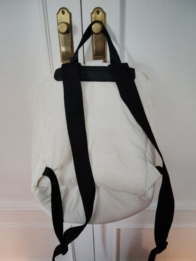 Mochila blanca acolchada