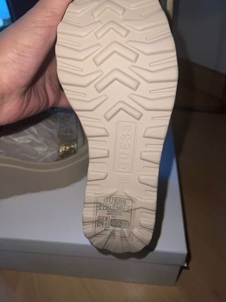 Sandalias cuña Guess beige