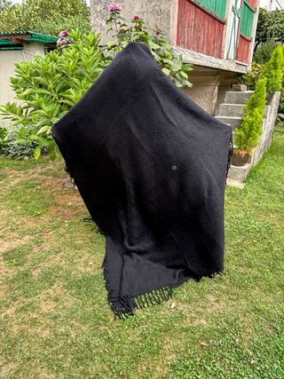 Mantón negro antiguo