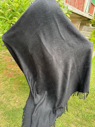 Mantón negro antiguo