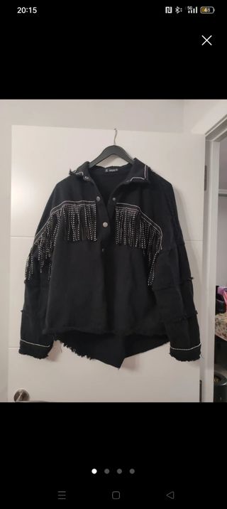 Cazadora negra flecos-entretiempo
