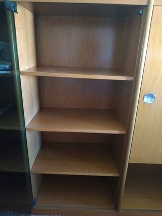 Libreria in legno e vetro