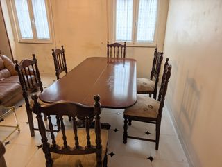 Práctica mesa de madera maciza  

