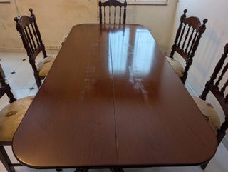Práctica mesa de madera maciza  

