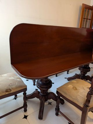 Práctica mesa de madera maciza  

