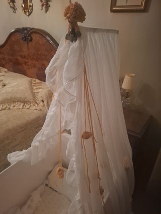 Cuna antigua de organdí