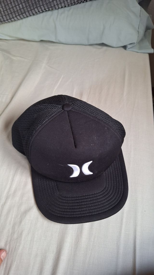 Gorra Hurley negra trucker