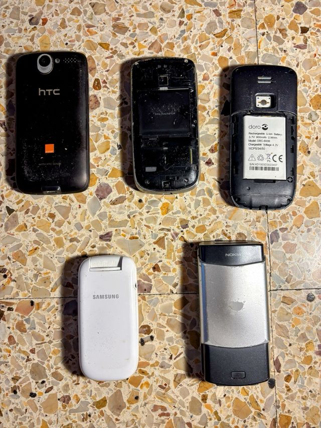5 Teléfonos móviles antiguos, piezas