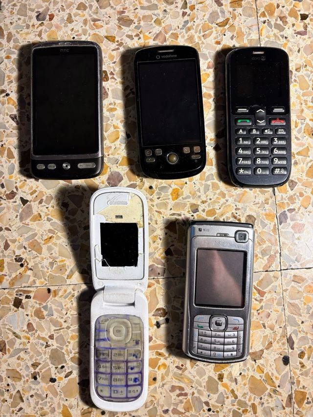 5 Teléfonos móviles antiguos, piezas