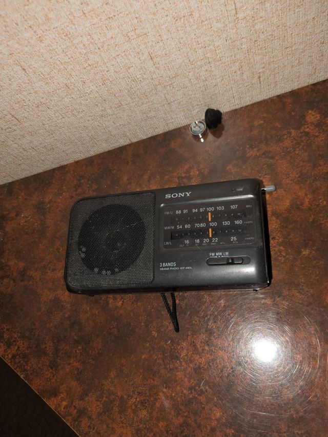 Radio a 3 bande Sony ICF-490L