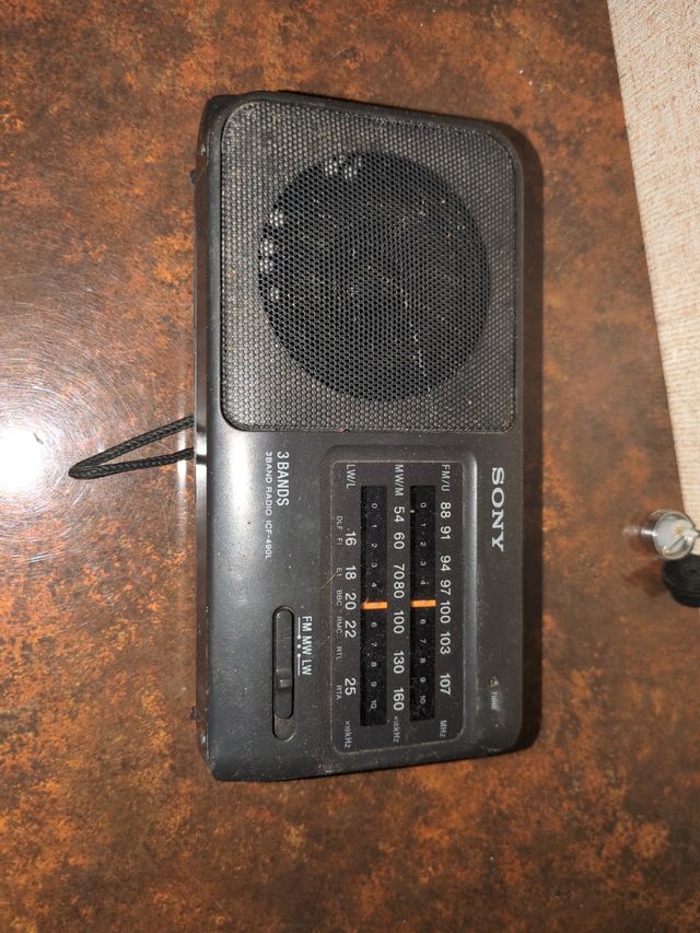 Radio a 3 bande Sony ICF-490L