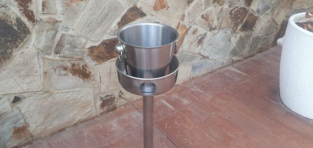 Pie con cubitera de acero inoxidable