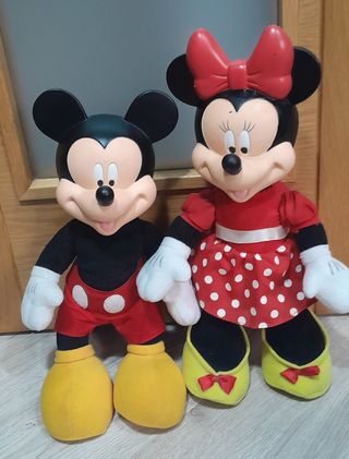 Peluches Mickey y Minnie Mouse