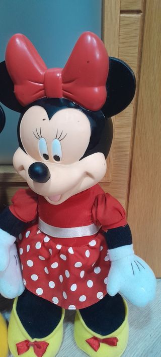 Peluches Mickey y Minnie Mouse