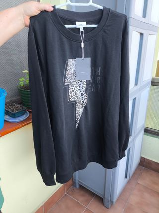 Sudadera nueva negra estampada Only Carmakoma