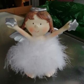 Angelita de porcelana con estrellas