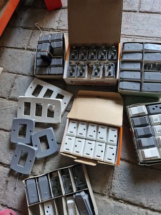 Lote interruptores enchufes EUNEA