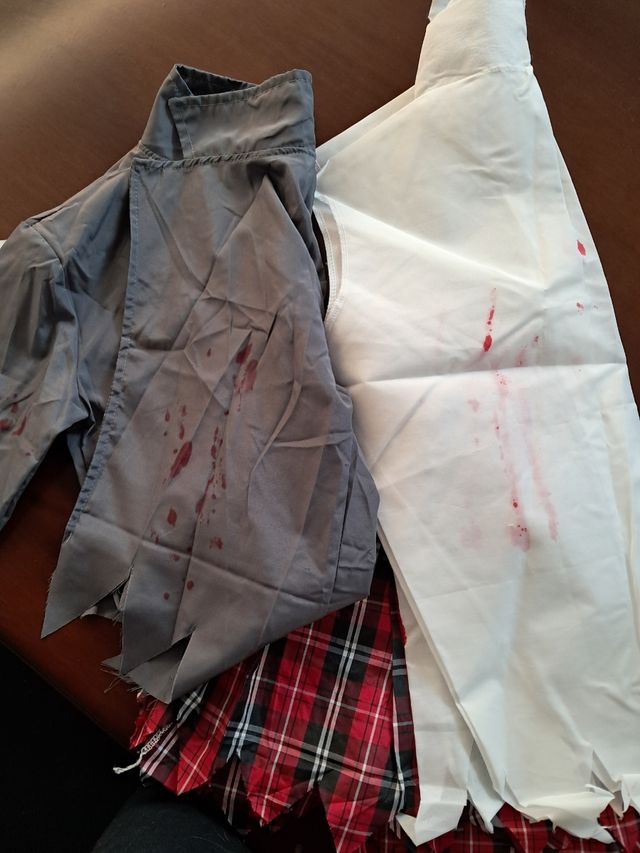 Disfraz de colegiala zombi para mujer