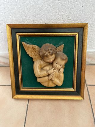 Cuadro con relieve antiguo ángel de la guarda