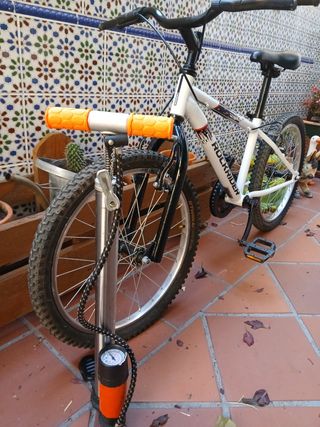 Bicicleta Rockrider 20" niño.Regalo bomba de aire.