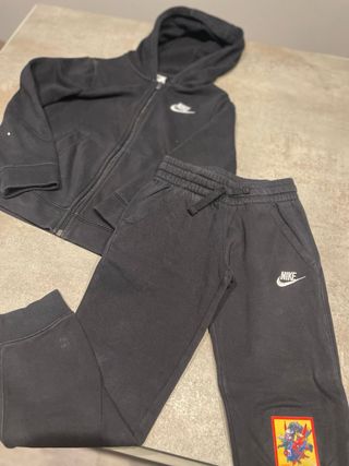 4 Sudadera 1 pantalon Nike niño 122-128