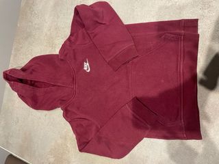 4 Sudadera 1 pantalon Nike niño 122-128