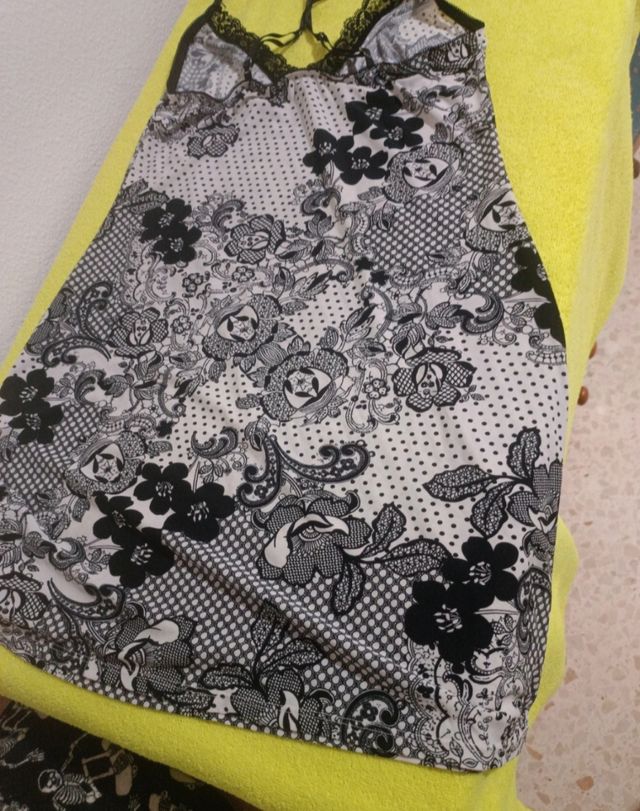 Vestido corto flores blanco y negro