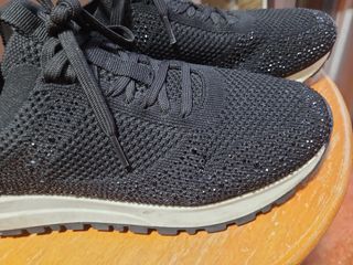 Tenis negros brillantes