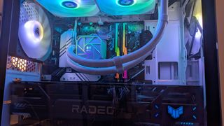 PC Gamer Micro ATX: RX9070, i5-14600KF, 32GB.