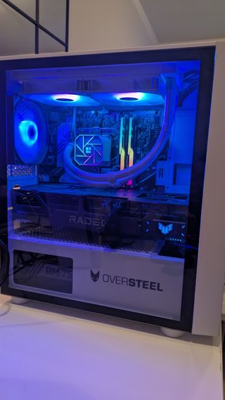 PC Gamer Micro ATX: RX9070, i5-14600KF, 32GB.