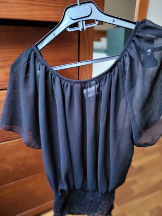 Blusa negra gasa ajustada