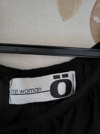 Blusa negra gasa ajustada