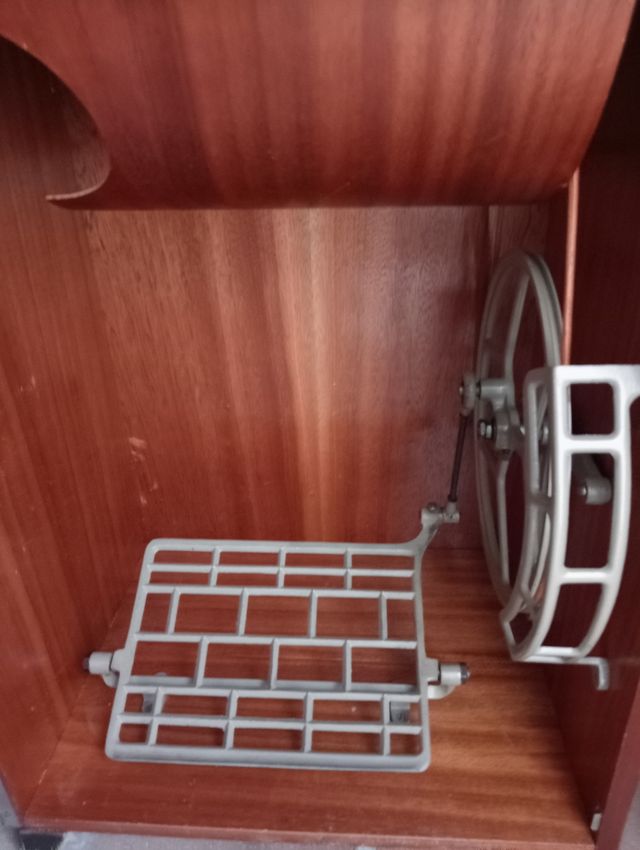 Máquina coser Alfa Royale antigua de pedal