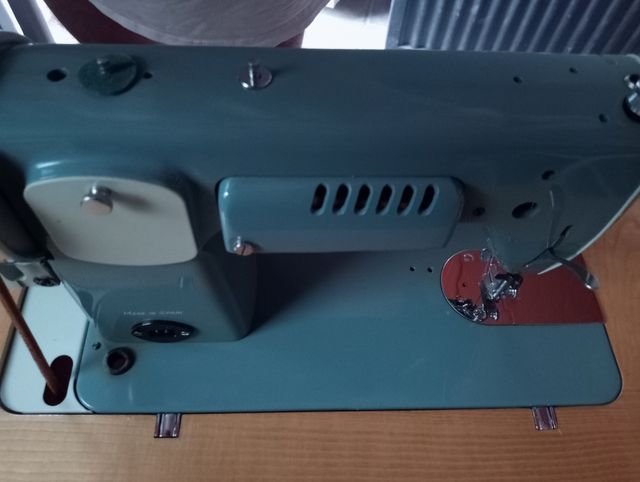Máquina coser Alfa Royale antigua de pedal