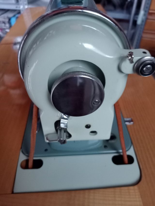 Máquina coser Alfa Royale antigua de pedal