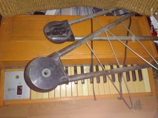Órgano Sonitoy con soportes. Listo para restaurar