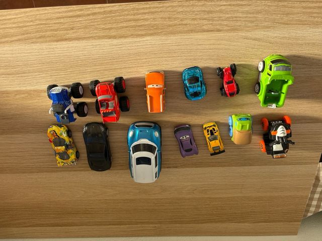 12 Coches de juguete