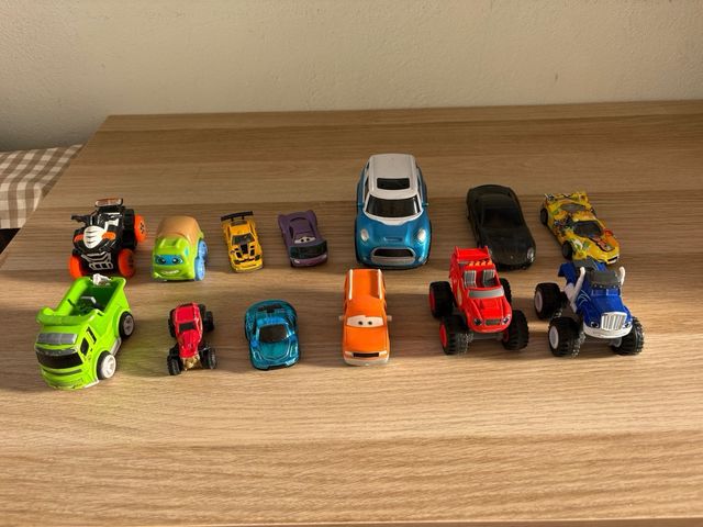 12 Coches de juguete